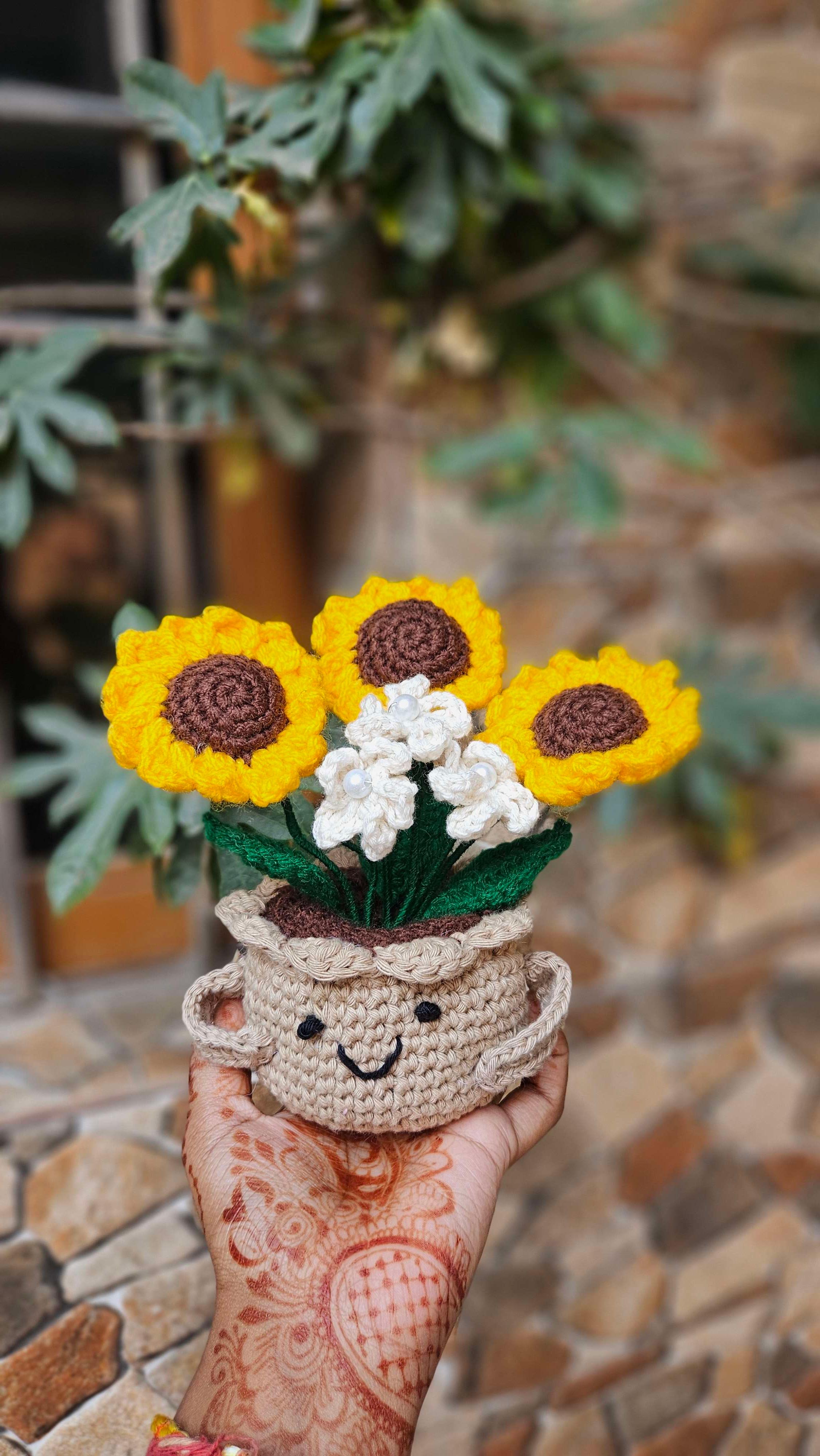 Triple sunflower pot