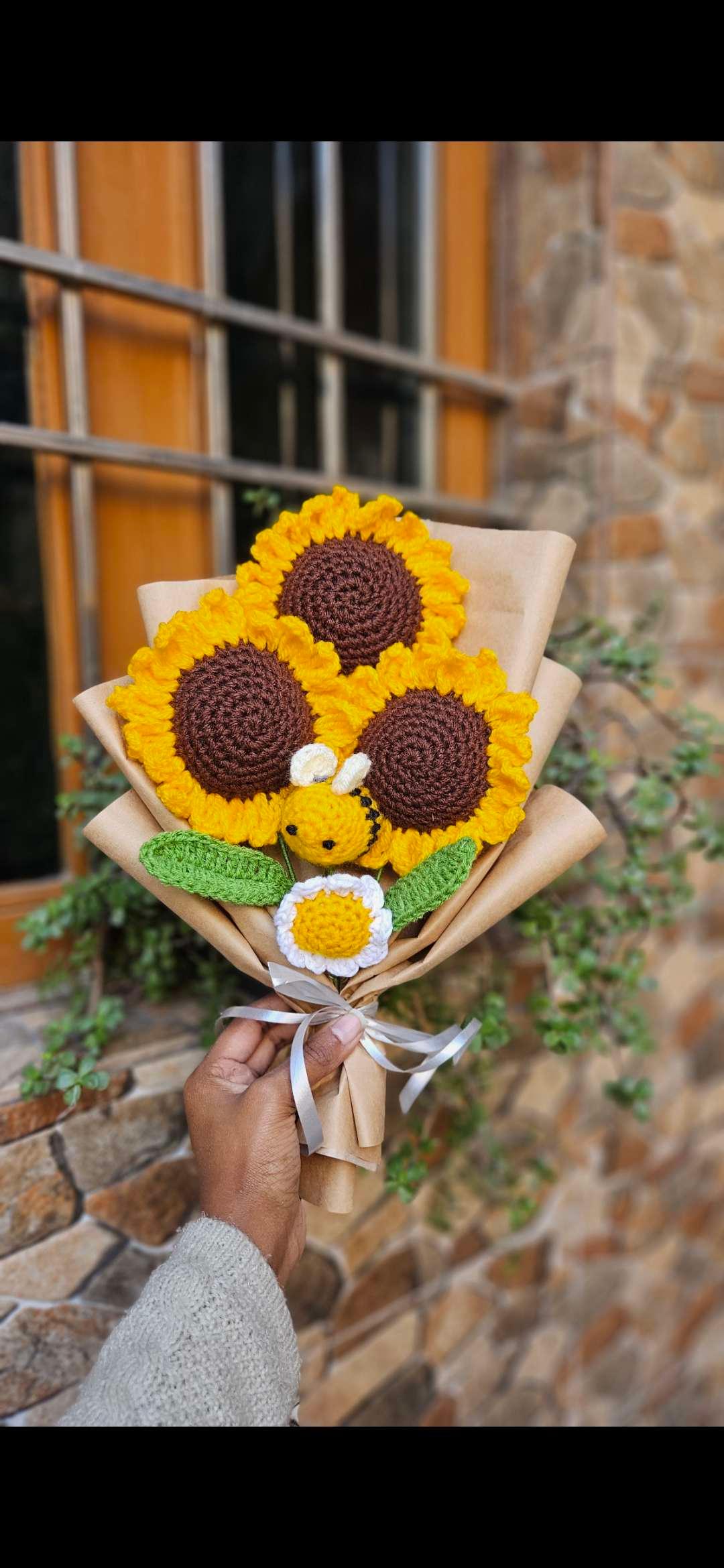 Sunflower - bee bouquet - Image 1