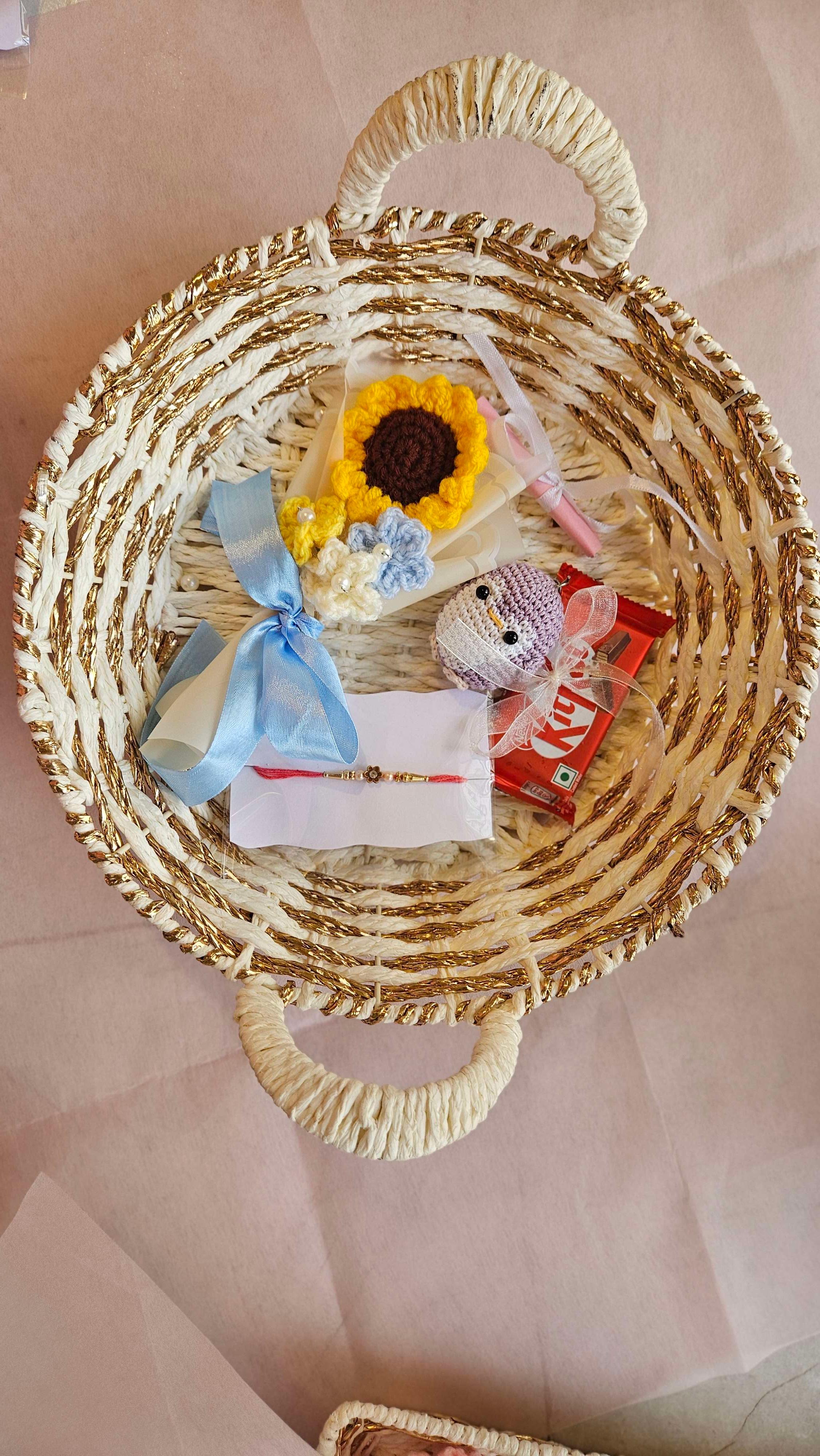 Small hamper thumbnail 2