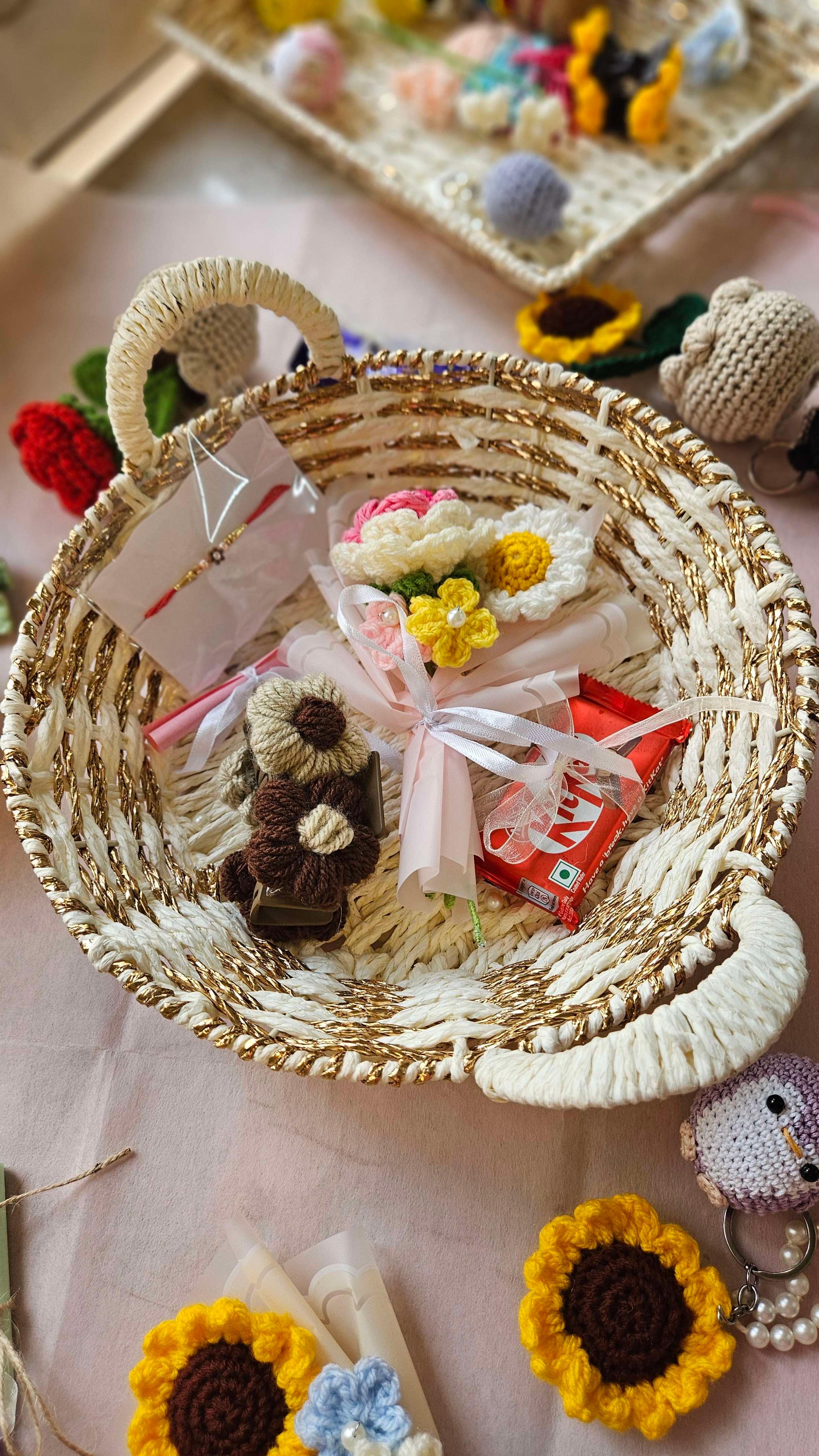 Small hamper thumbnail 4