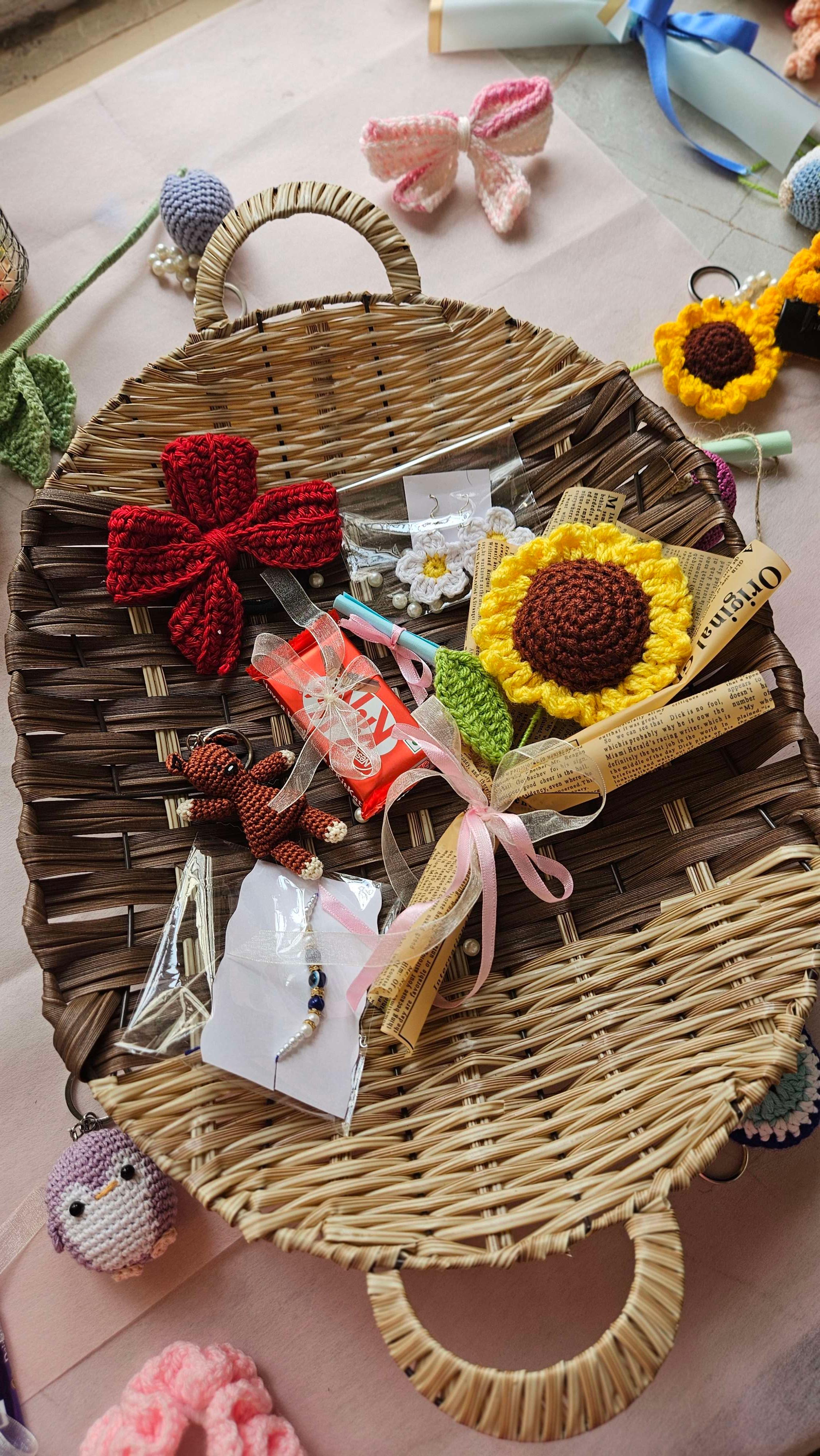 Medium size Gift hamper thumbnail 2