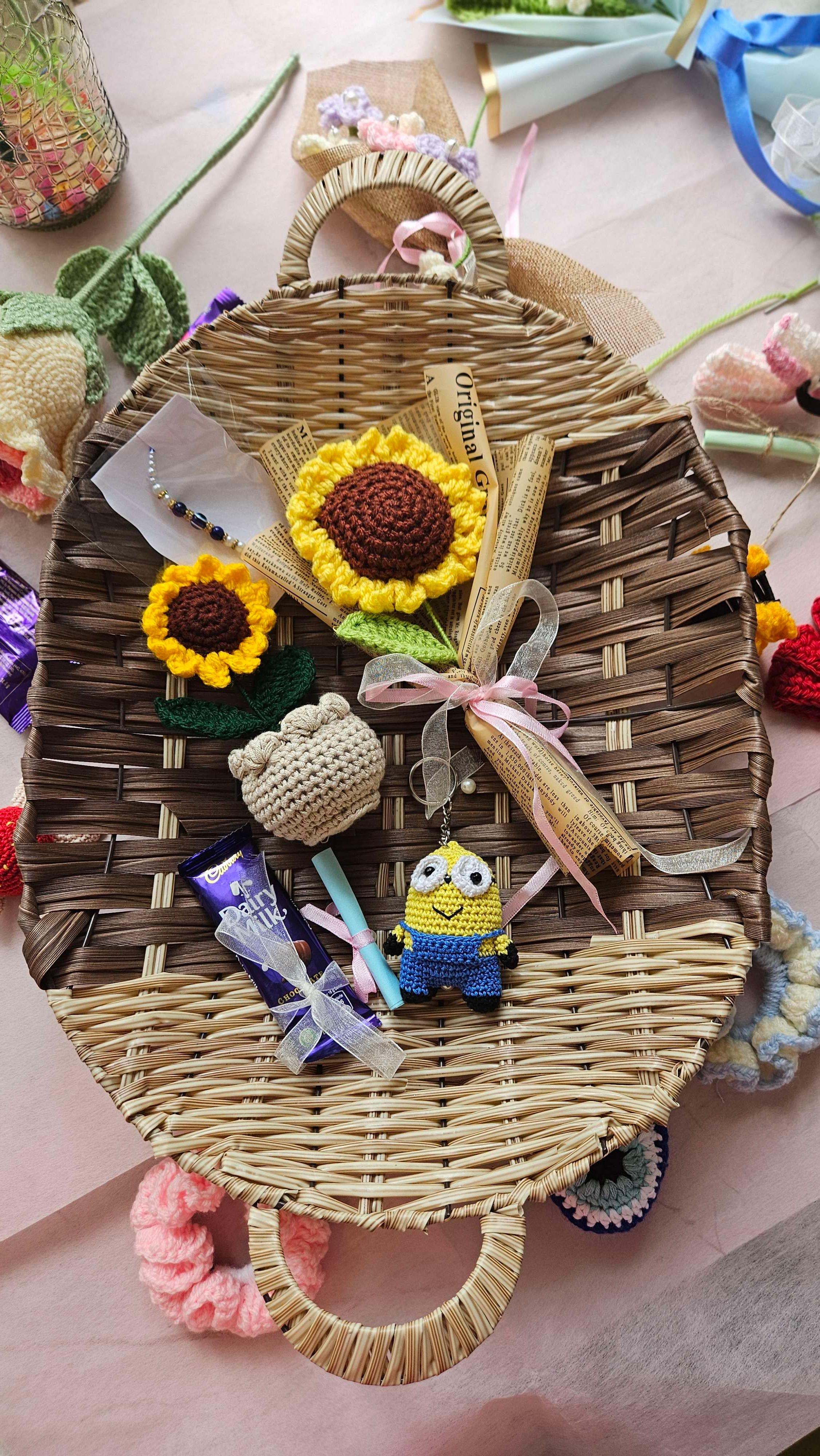 Medium size Gift hamper thumbnail 4