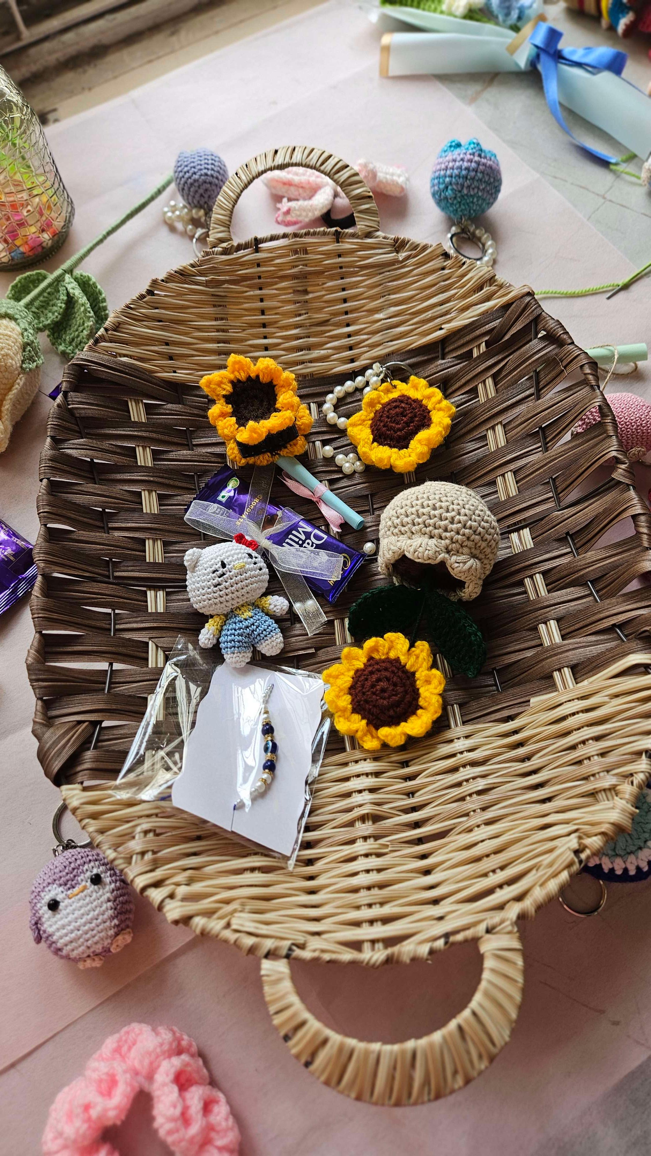 Medium size Gift hamper thumbnail 5