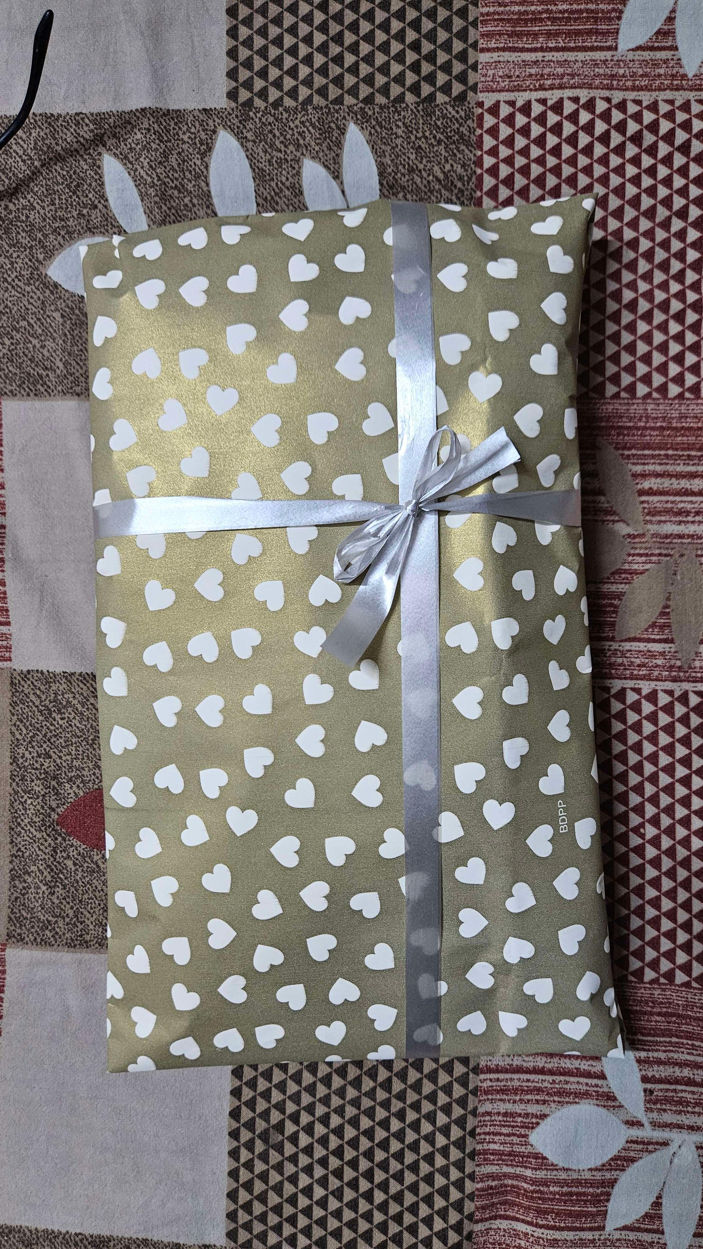 Gift wrap thumbnail 3