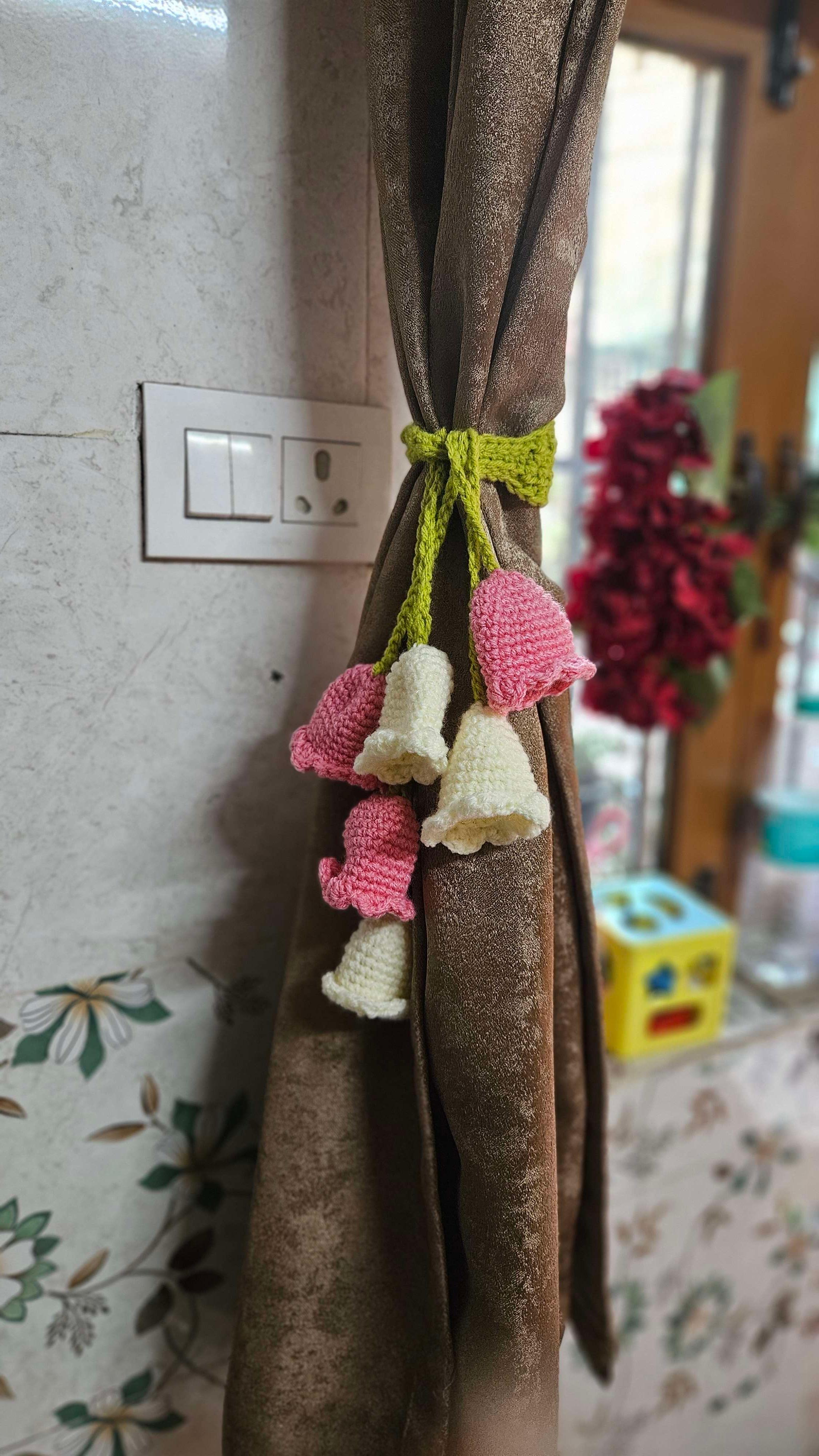 Tulip curtain ties thumbnail 2