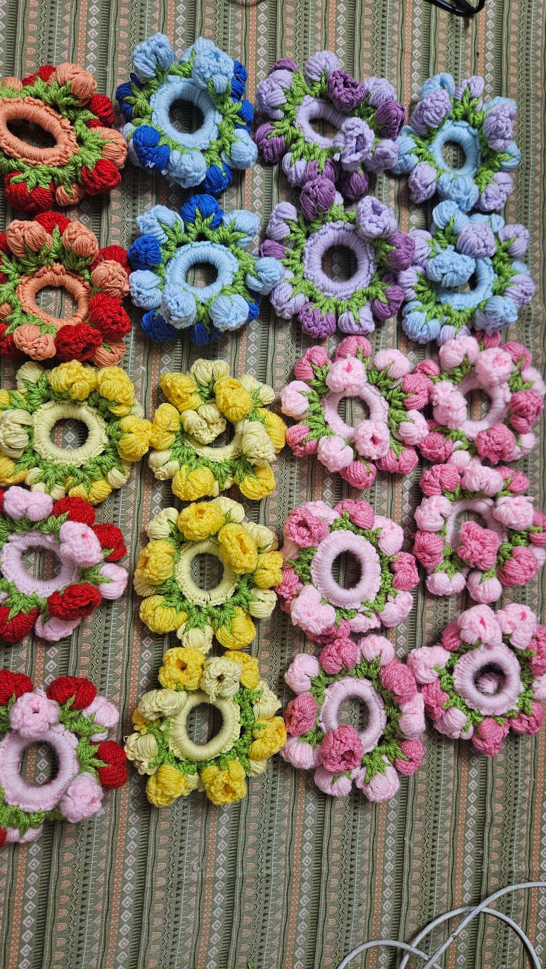 Gajra scrunchie thumbnail 5