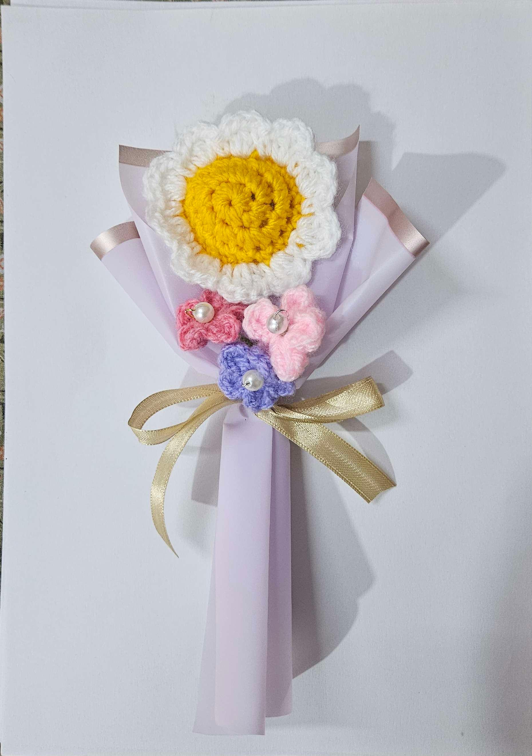 Mini white daisy bouquet thumbnail 2