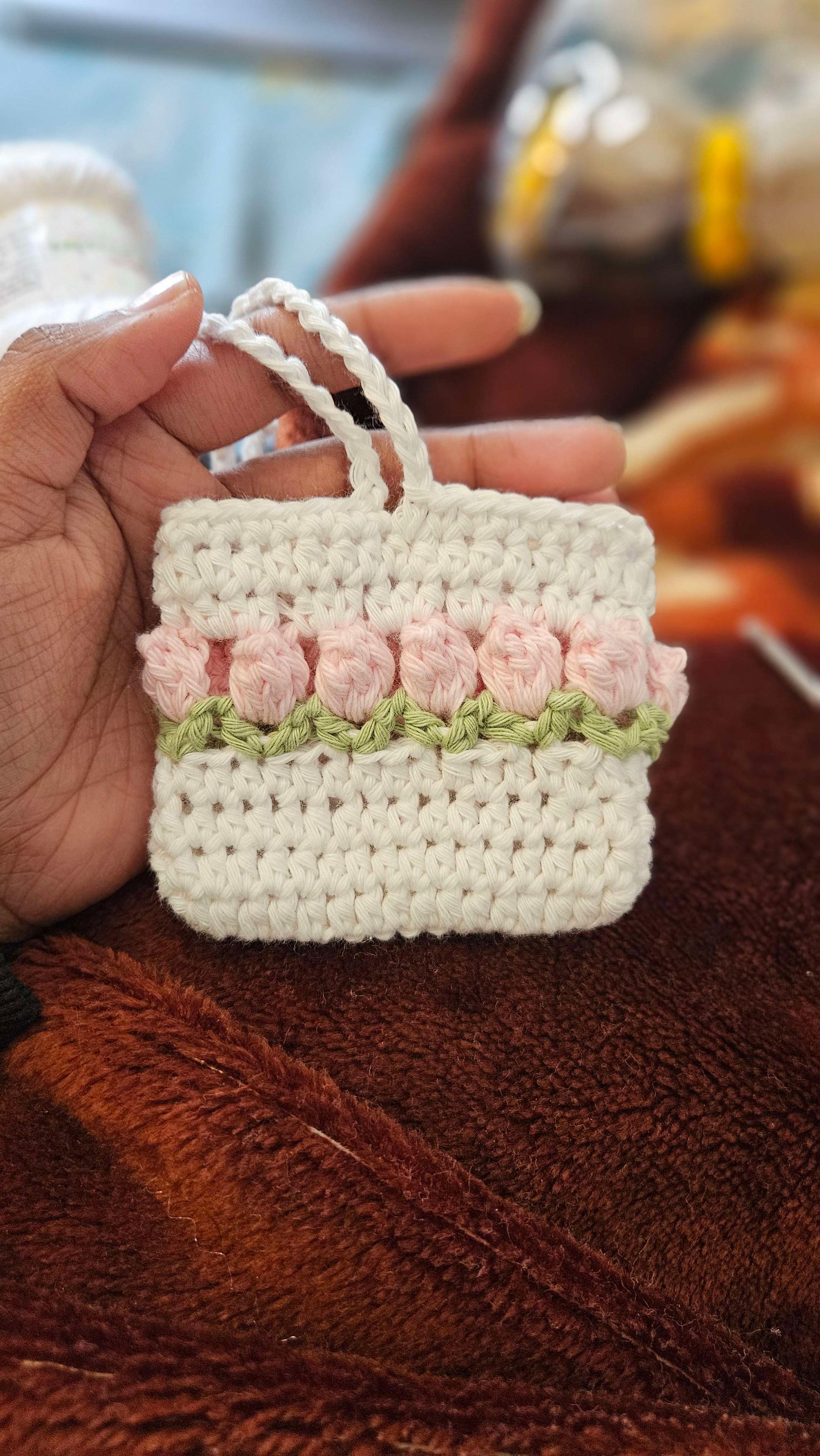 Tulip buds case thumbnail 2